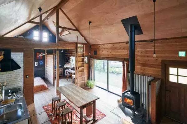 「＜小屋×平屋×ログハウス＞小さく建てて、大きく暮らせるBESSの平小屋「栖ログ（すみかろぐ）」」の画像