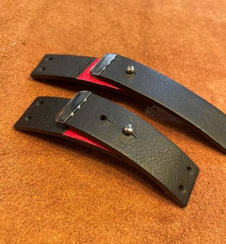 松隈ケンタ氏とコラボ！シルバーチェーン×赤黒レザーを組み合わせたロックな「NYFWブレスレット」