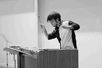 東京文化会館｜打楽器奏者・作曲家の會田瑞樹氏による「パーカッションリサイタル2025」開催