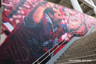 引退30周年記念！カシマサッカースタジアム 3ゲート階段の壁面にジーコ氏を描いたアートが完成