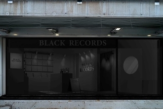 渋谷｜カバーアートの存在しないレコードを選ぶ、音楽との遭遇体験「BLACK RECORDS」限定オープン
