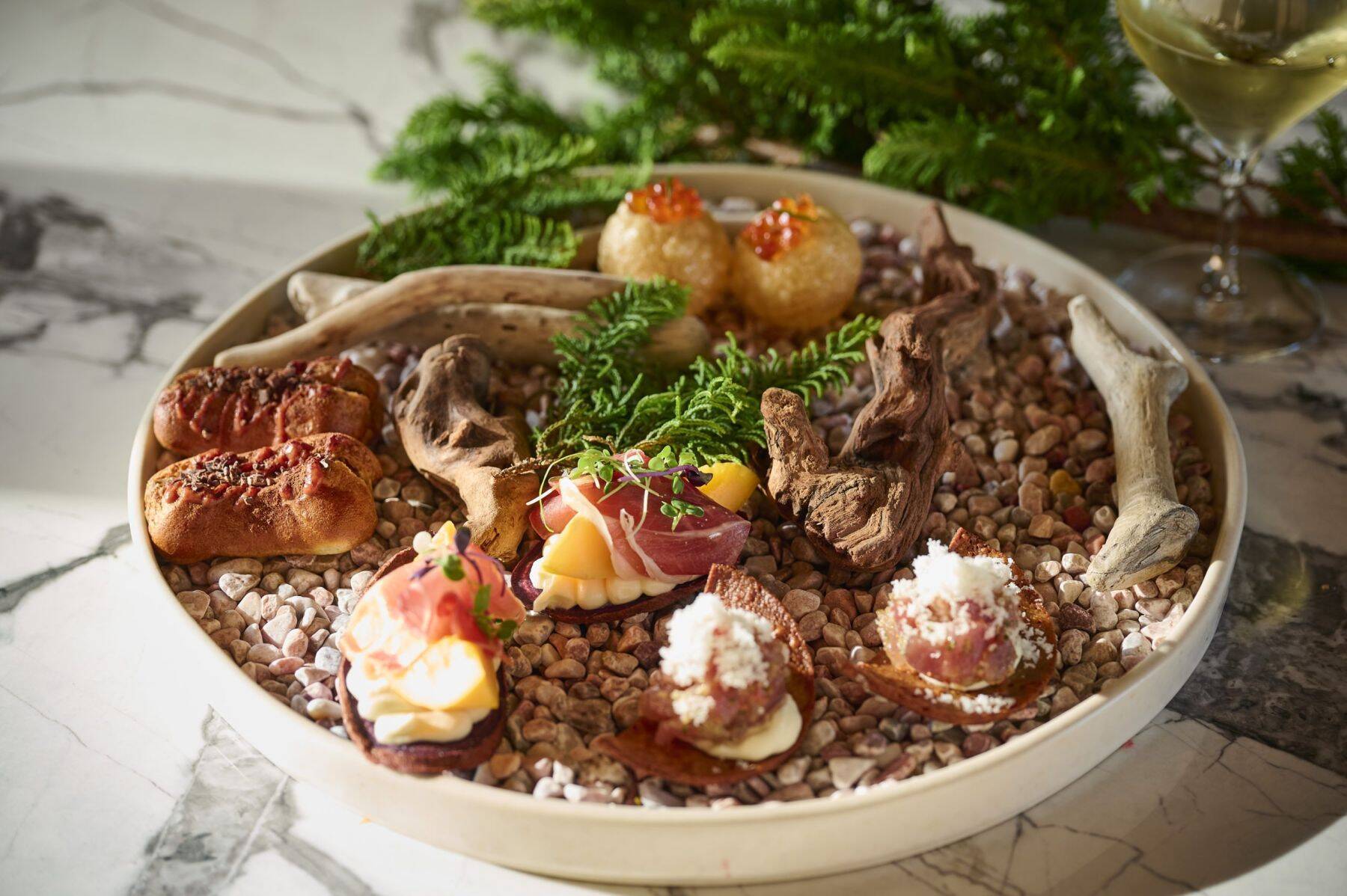 明治公園内の薪火フレンチ「natuRe tokyo」が贈る、華やかな料理を集めたクリスマスディナーコース