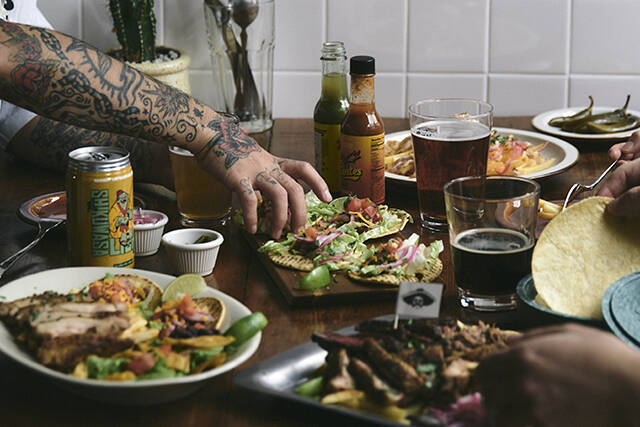 品川駅に“トーキョー”をテーマにした陽気なメキシカンダイナー「WIRED TACOS CLUB TOKYO」オープン