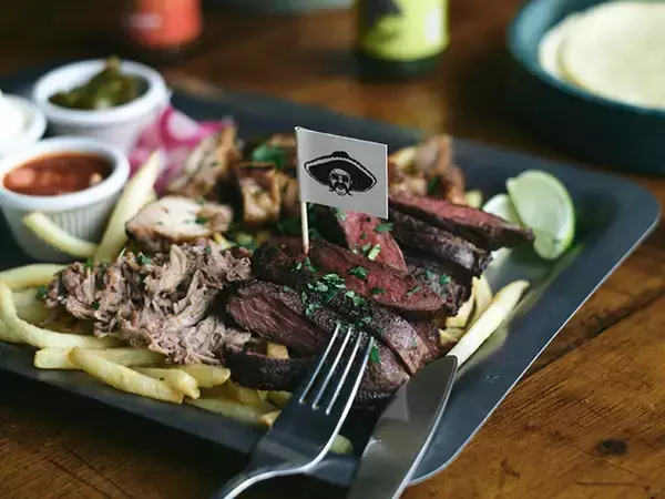 「品川駅に“トーキョー”をテーマにした陽気なメキシカンダイナー「WIRED TACOS CLUB TOKYO」オープン」の画像