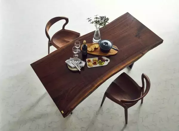 「憧れの一枚板テーブルが集結。国産家具ブランド「ATELIER MOKUBA」のポップアップストア開催」の画像