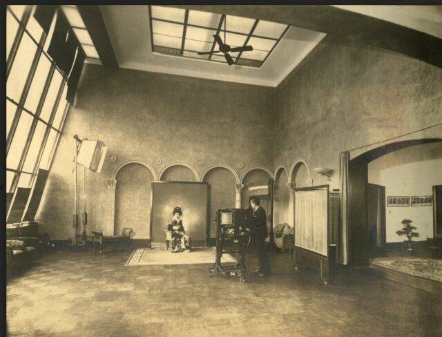 Tempusgraphが映す「時間の形」写真の原点に立ち返る外山リョウスケ氏の個展