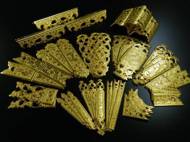 伝統的な装飾「錺金具」が靴べらに！幸運を運ぶ和柄の真鍮製シューホーンは一生物の逸品