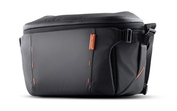 ドローンからPCまで収納！カメラショルダーバッグ「PGYTECH OneMo スリングバッグ」が撮影をサポート