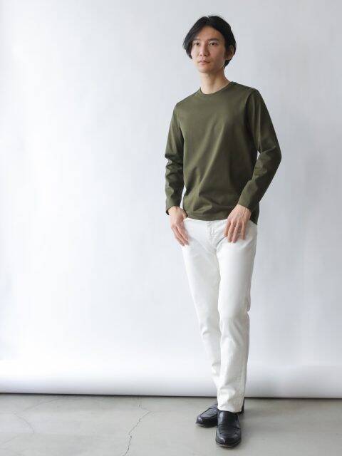 コーヒーやワインをはじく“使える”国産ホワイトパンツ。美シルエットも魅力のテーパードライン