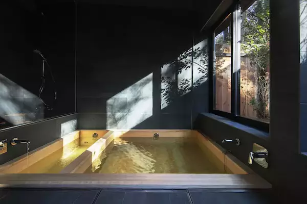 プライバシー重視の空間で寛ぐ―箱根仙石原にサウナ＆温泉付き貸切別荘が誕生