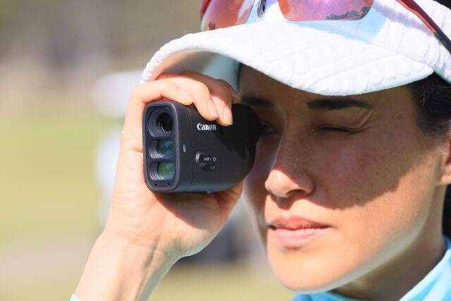 キヤノン初のゴルフ距離計「PowerShot GOLF」、高精度な撮影機能でゴルファーの上達をサポート