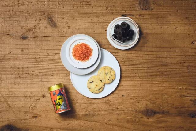 アルコールにも合う「八幡屋礒五郎コラボKAN-KAN」。和のスパイス香るクッキーの特別な味わいに注目