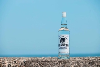 香川県馬宿蒸溜所で製造したホワイトラム。和三盆から生まれた「RON SETO WHITE」が販売開始