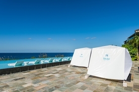 ハレクラニ沖縄・絶景プールサイドで楽しむ「ヘブンリー・テントサウナ」