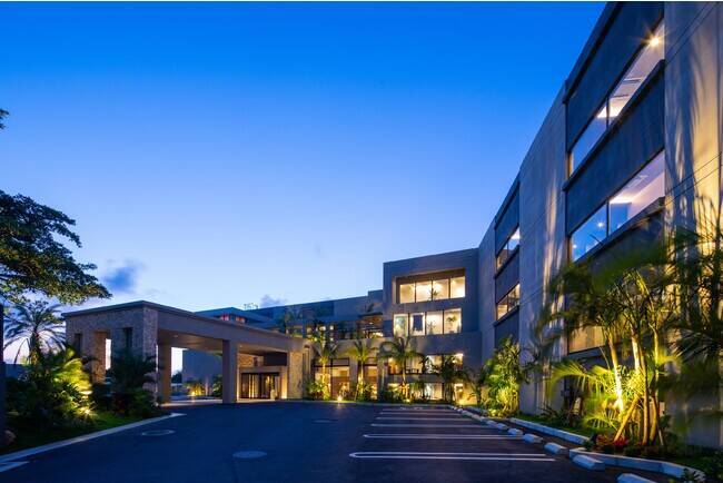 沖縄・読谷村のリゾートホテル「グランディスタイル」がフリーフローを開始！沖縄の泡盛銘柄の飲み比べも