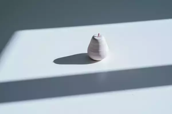 「繊細さと鮮やかさが共存・新宿「NEWoMan」で竹村良訓氏の陶芸作品販売会を開催」の画像