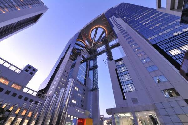 梅田スカイビルからの夜景を望む特別な一夜に 2つのレストランがクリスマスディナーの予約受付中 22年10月24日 エキサイトニュース 梅田スカイビルからの夜景を望む特別な一夜に 2つのレストランがクリスマスディナーの予約受付中 22年10月24日 エキサイトニュース