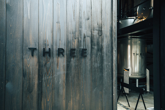 佐賀・呼子町｜貴重な国産精油が生まれる蒸留所「THREE Aroma Distillery」がオープン！