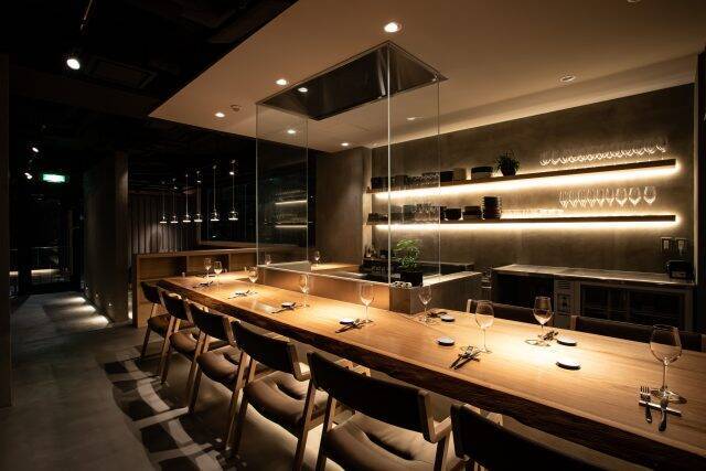 希少な国産⽺⾁が味わえる「串⽺ ⽺サンライズ 西麻布店」が、月ごとにシェフが替わる新体制に