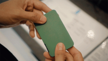 ミニマリスト・ガジェット好きを魅了する、新感覚スライド式ウォレット「Mech Wallet」に注目