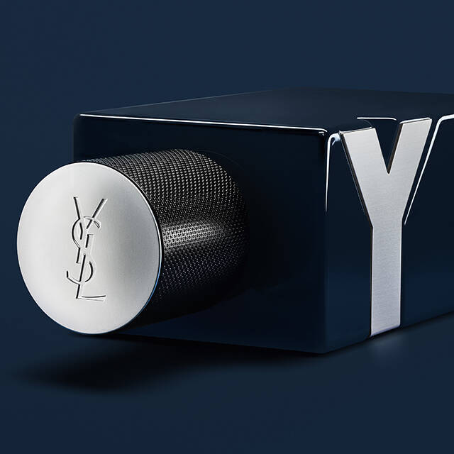 「Y MEN」の新作フレグランスを使って、ワンランク上の香りと強い意志を身にまとう