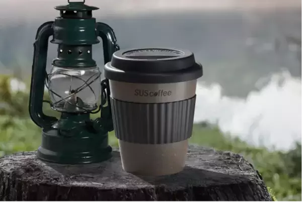 「アウトドアにも便利！コーヒーかすから生まれたサスティナブルな食器」の画像