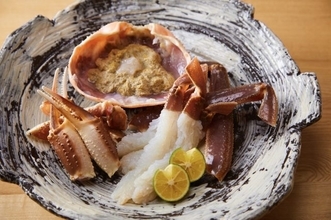 2室のみの贅沢な時間。東京・麻布十番にオープンする、活け蟹料理専門店「かにじぇんぬ 麻布」