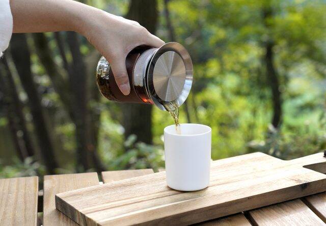 外で飲むと美味しいのはコーヒーだけじゃない。茶葉から淹れた紅茶が楽しめるソロキャンプ専用ティーセット
