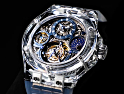 精密なムーブメントを全方向から堪能できるフルクリスタル＆トゥールビヨンの腕時計