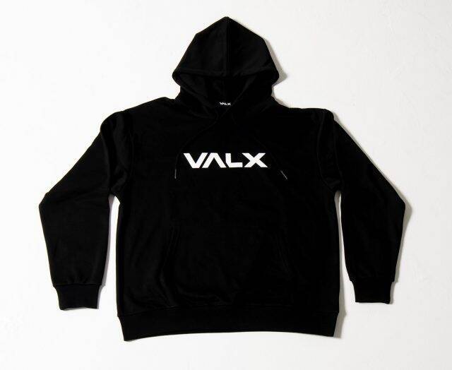 シンプルなデザインと着心地にこだわった「VALX」待望のニューアパレルアイテム
