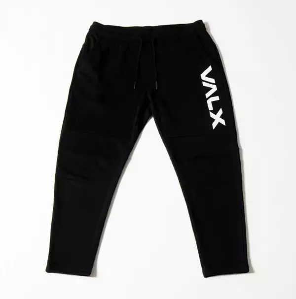 「シンプルなデザインと着心地にこだわった「VALX」待望のニューアパレルアイテム」の画像