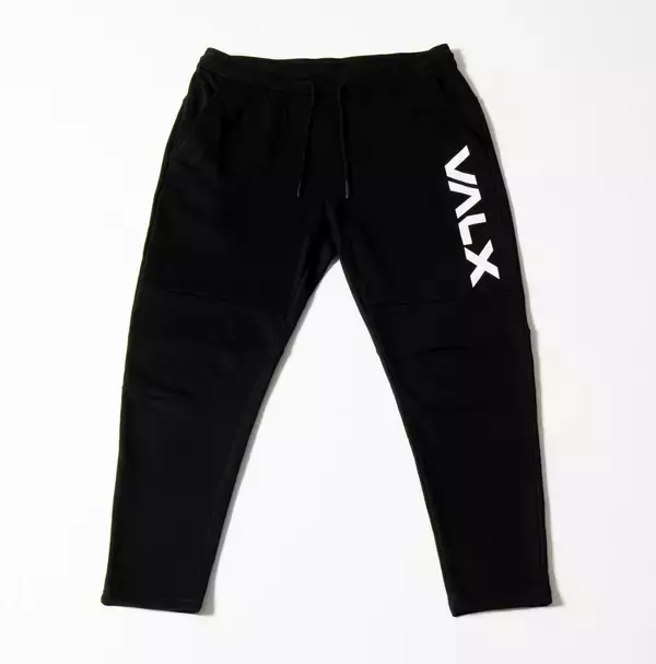 「シンプルなデザインと着心地にこだわった「VALX」待望のニューアパレルアイテム」の画像