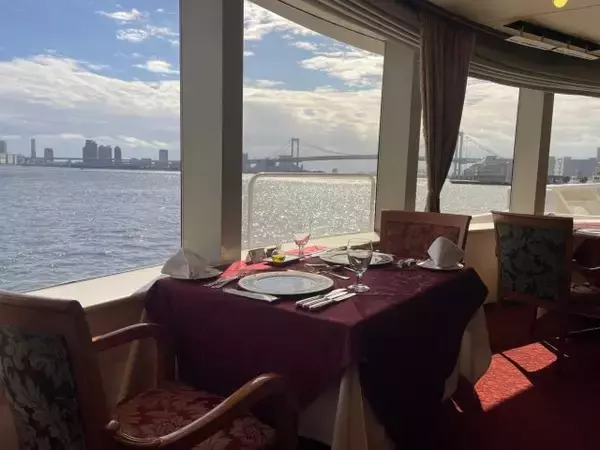 東京湾の夜景と楽しむ、船上の聖夜。シンフォニークルーズ、アーリークリスマスプランを販売開始