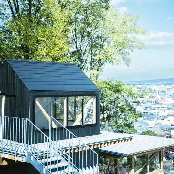 新しい暮らし・働き方をイメージできる、小屋型の住空間サンプルが群馬県高崎市に誕生