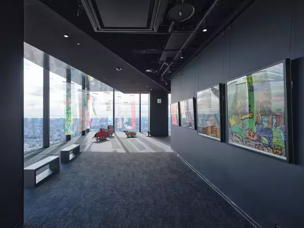 「異彩を放つ作家の作品が集結。渋谷スクランブルスクエアの「SHIBUYA SKY」で企画展が開催」の画像