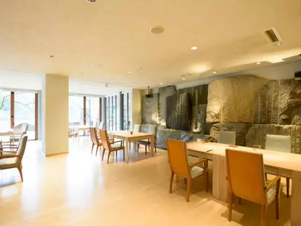 「富山のラグジュアリーホテル 『リバーリトリート雅樂倶』内レストランで贅沢な郷土料理ランチを楽しむ」の画像