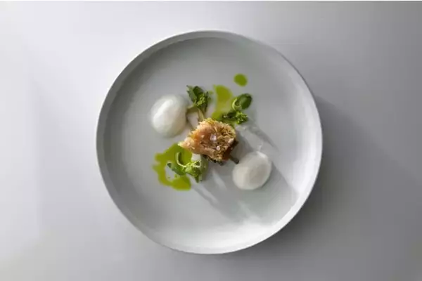 「富山のラグジュアリーホテル 『リバーリトリート雅樂倶』内レストランで贅沢な郷土料理ランチを楽しむ」の画像