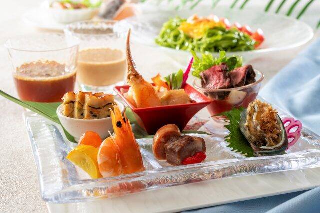 今年の夏はヨコハマ グランド インターコンチネンタル ホテルの「特選海鮮盛り 冷やし翡翠麺」を堪能