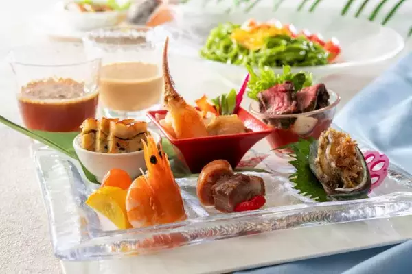 「今年の夏はヨコハマ グランド インターコンチネンタル ホテルの「特選海鮮盛り 冷やし翡翠麺」を堪能」の画像