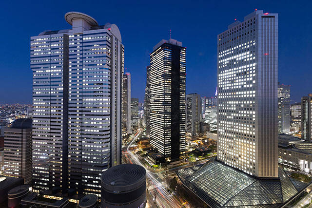 新宿の摩天楼で艶やかな夜を！ ヒルトン東京が「2024 IBIZA SUMMER ビアガーデン」を開催