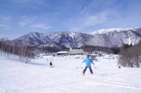 【2024年まとめ】ウィンタースポーツを楽しめる、全国各地のラグジュアリーホテル＆ヴィラ5選