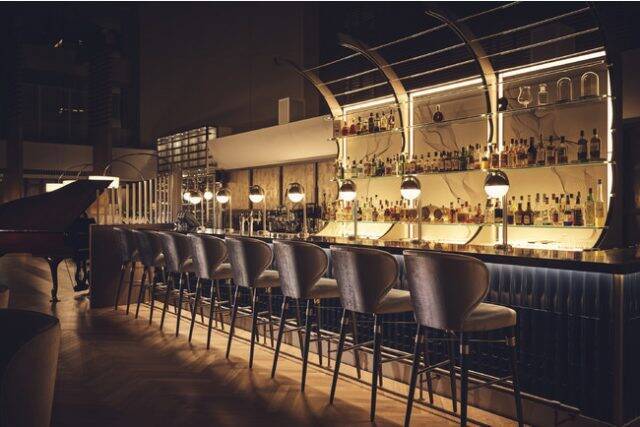 東京・品川駅直結のラグジュアリーホテルで春カラーのカクテルを楽しむ