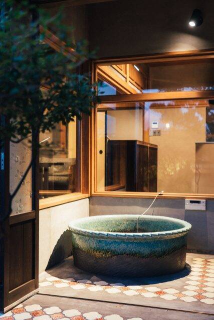 “木彫刻のまち”富山・井波に1日1組限定・3棟貸切の宿が誕生。かけがえのない人々と思い出に残る滞在を