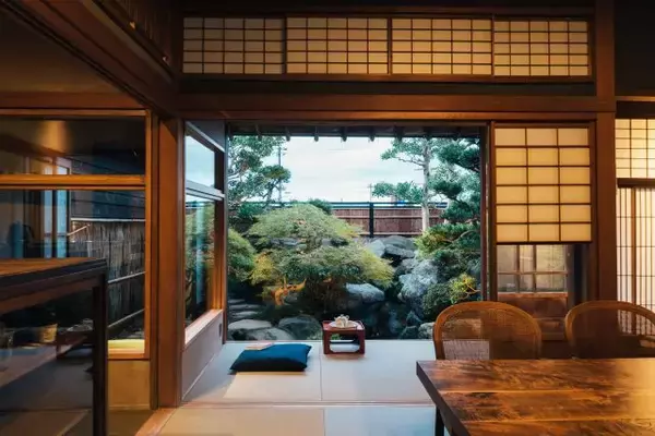 「“木彫刻のまち”富山・井波に1日1組限定・3棟貸切の宿が誕生。かけがえのない人々と思い出に残る滞在を」の画像