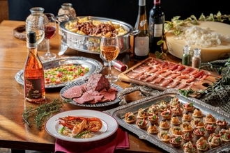 秋のワインと美食。東京「有楽町ワイン倶楽部」で愉しむビストロフレンチとペアリングワイン