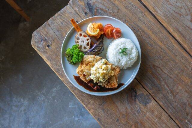 日常から一歩外に。大人時間を楽しむ農園に囲まれたカフェ「pakan」が広島・世羅町に誕生