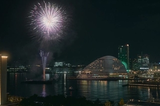 夜空を彩る神戸の花火大会「みなとHANABI」鑑賞とワインの飲み比べができる“一期一会”の夜予約開始