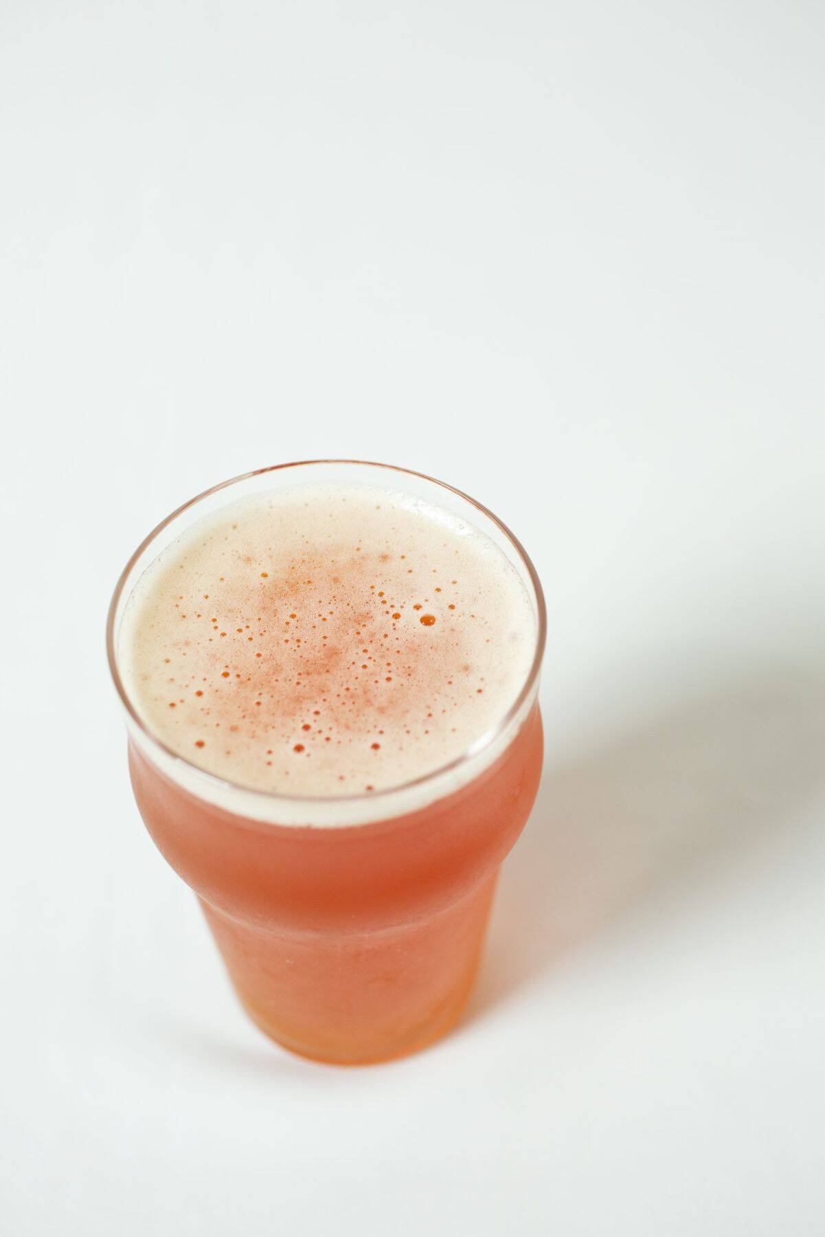 イチジクの葉を副原料に使用。“秋の八ヶ岳”を表現する、豊かなアロマが魅力のビール「#CA6022」