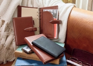 経年変化を楽しむシステム手帳「ダ・ヴィンチ グランデ」のオイルレザーシリーズが新デザインで登場