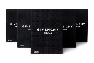 1200点の厳選されたキャットウォーク写真収録！メゾン唯一のモノグラフ『ジバンシィ キャットウォーク』発売